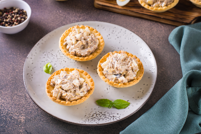 Tartaletas rellenas de atún